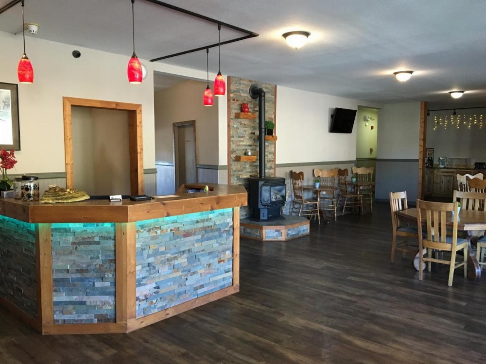 Timber Lodge Inn Image 11