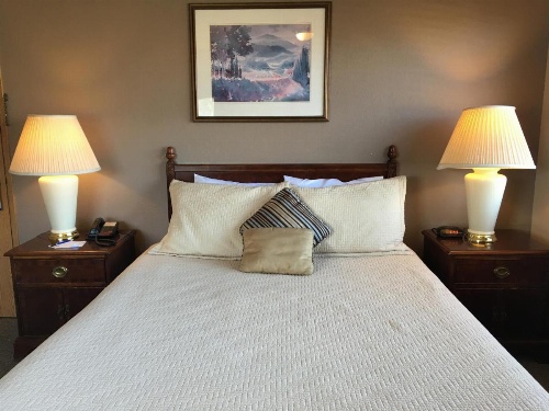 Timber Lodge Inn image 18