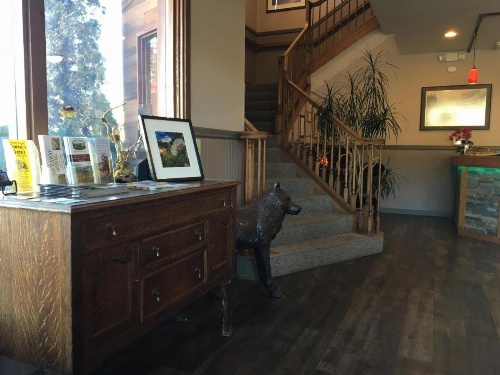Timber Lodge Inn image 8